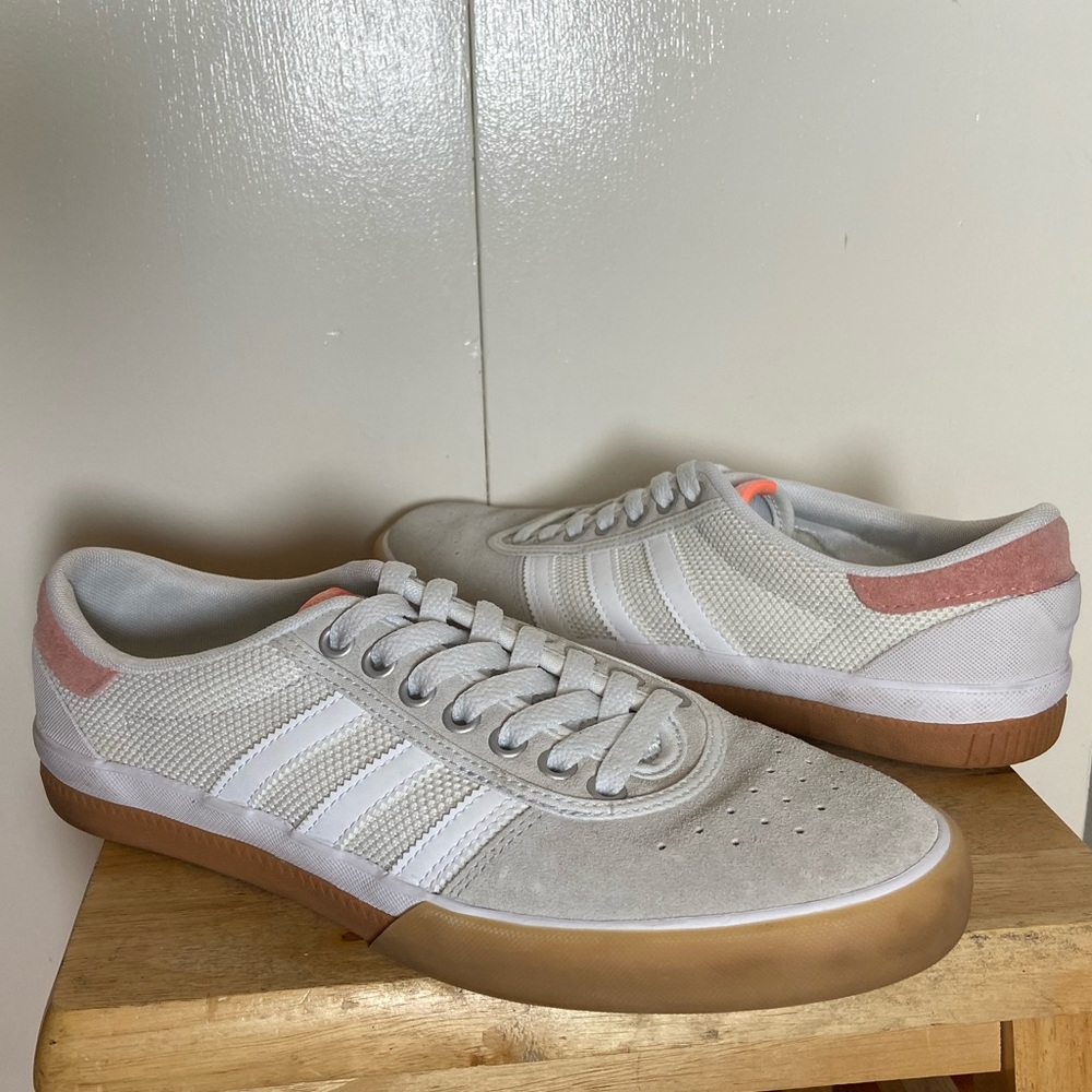 Adidas - Size M9.5